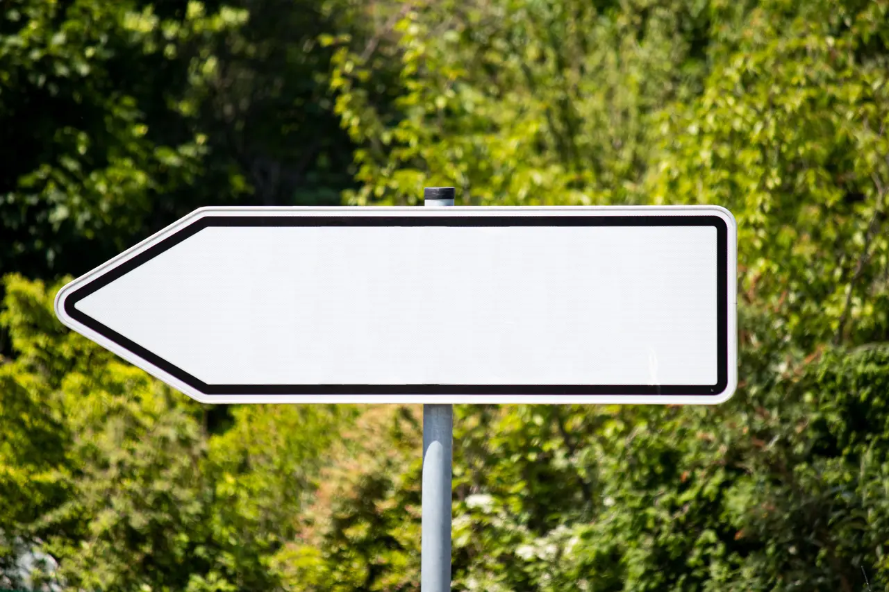 Leeres Straßenschild